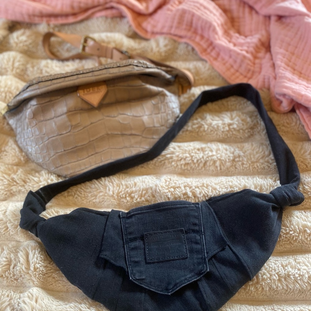 Croissant shoulder bag made from Levi’s skinny jeans by me.
